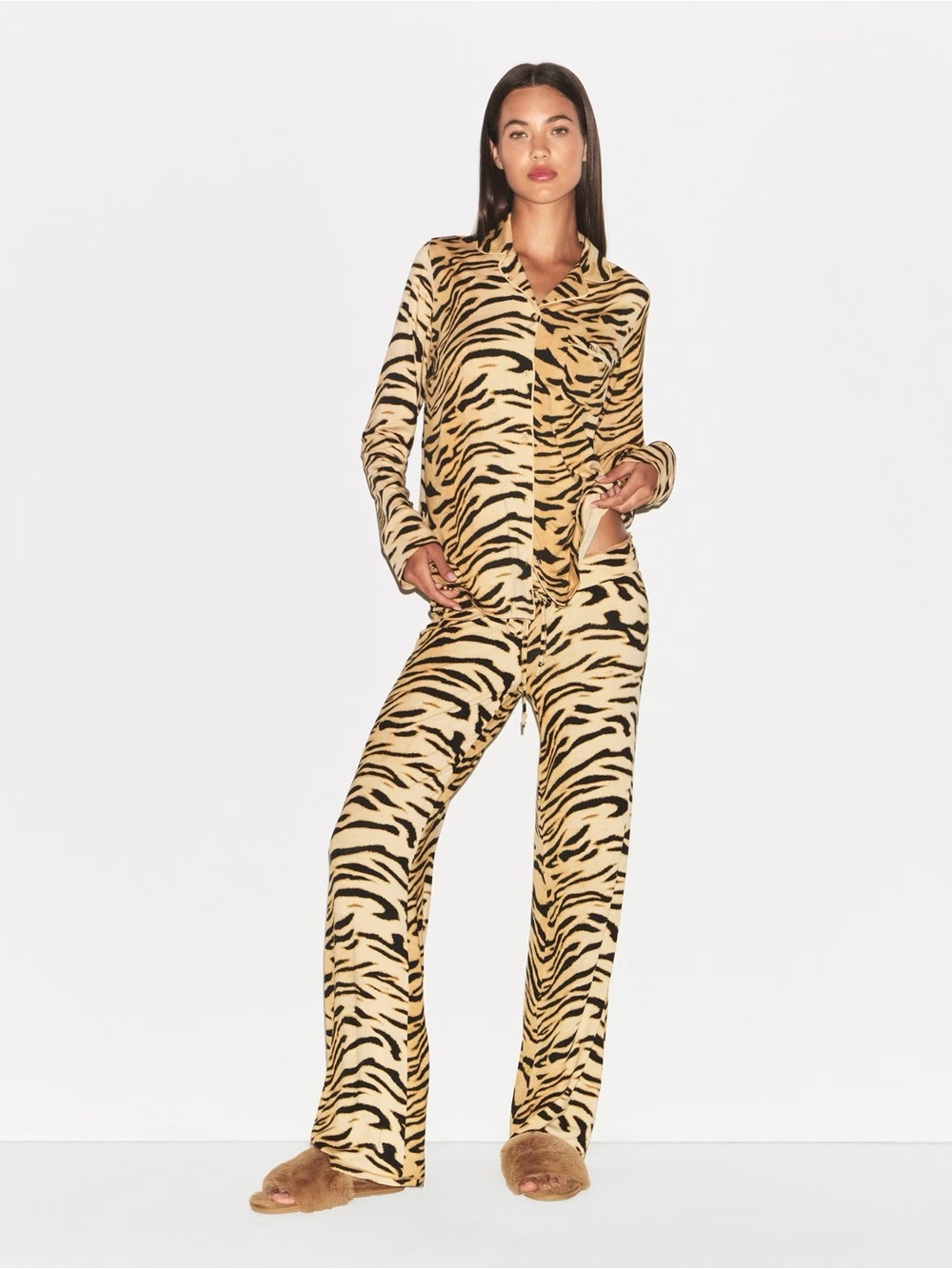 Women's SKIMS Sleep Long Sleeve Button Up Set Bronze Tiger Print (XL)